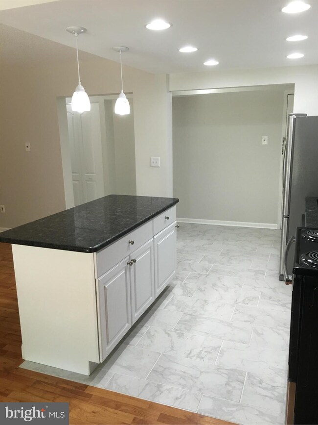 11603 Stoneview Square unit 2B, Reston, VA 20191 - photo 6