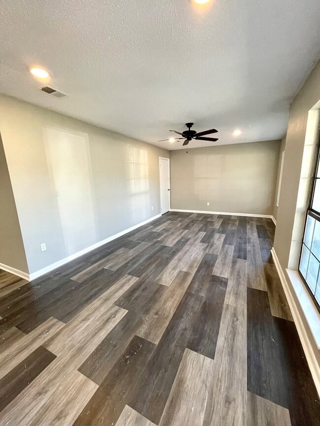 1102 Douglas St, Picayune, MS 39466 - photo 5