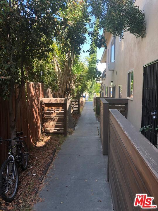 1435 S Mansfield Ave, Los Angeles, CA 90019 - photo 5