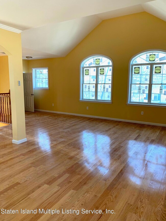 13 Holly Place unit 2, Staten Island, NY 10306 - photo 2