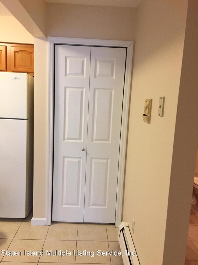 40 Donna Ct unit 4, Staten Island, NY 10314 - photo 7