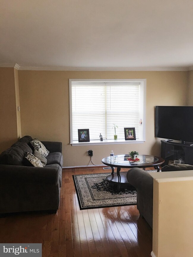 7459 Courtland Cir, Manassas, VA 20111 - photo 2