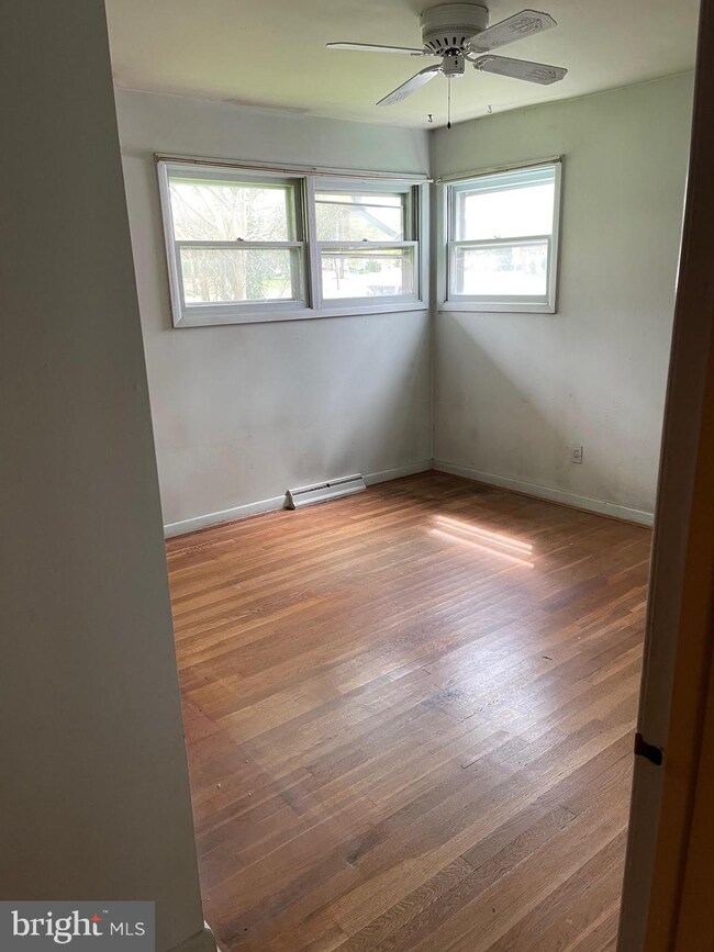 6726 Duke Dr, Alexandria, VA 22307 - photo 4