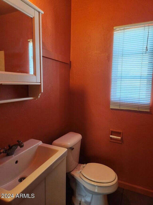 1212 W. Roosevelt (5)