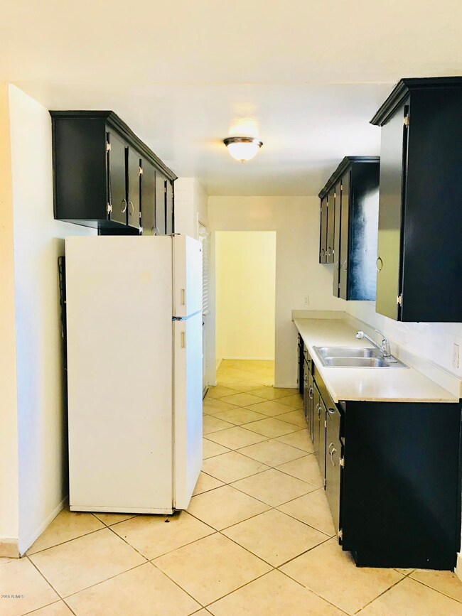 4233 N 48th Dr, Phoenix, AZ 85031 - photo 2