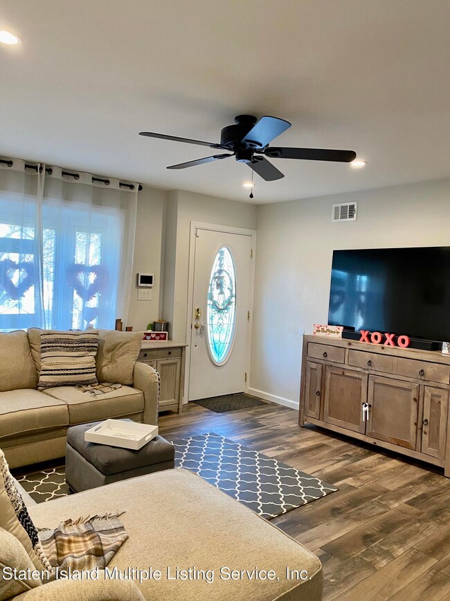 270 Malvine Ave, Staten Island, NY 10309 - photo 6