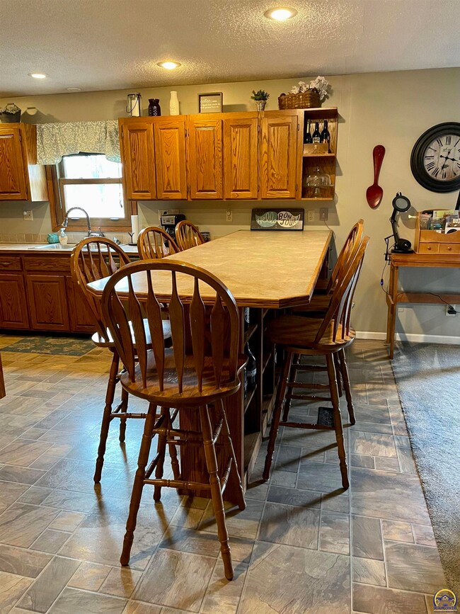 8425 SW 21st St, Topeka, KS 66615 - photo 6