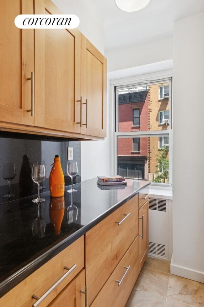 150 E 77th St unit 3D, New York, NY 10021 - photo 2