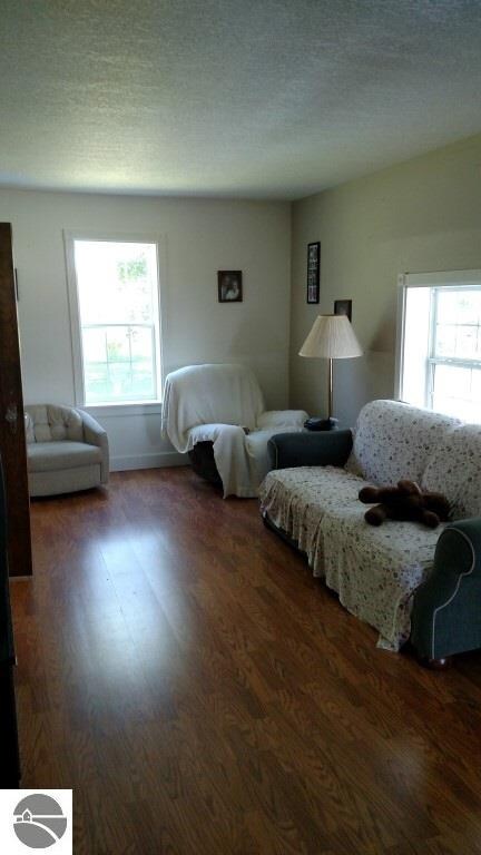 512 S Court St, Au Gres, MI 48703 - photo 2