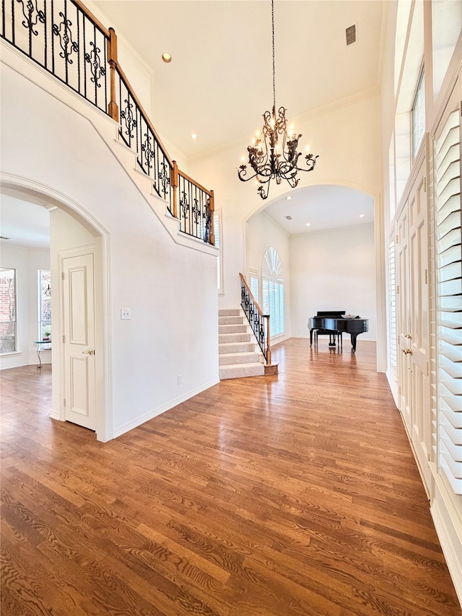 A 2 story entry area to be proud of...