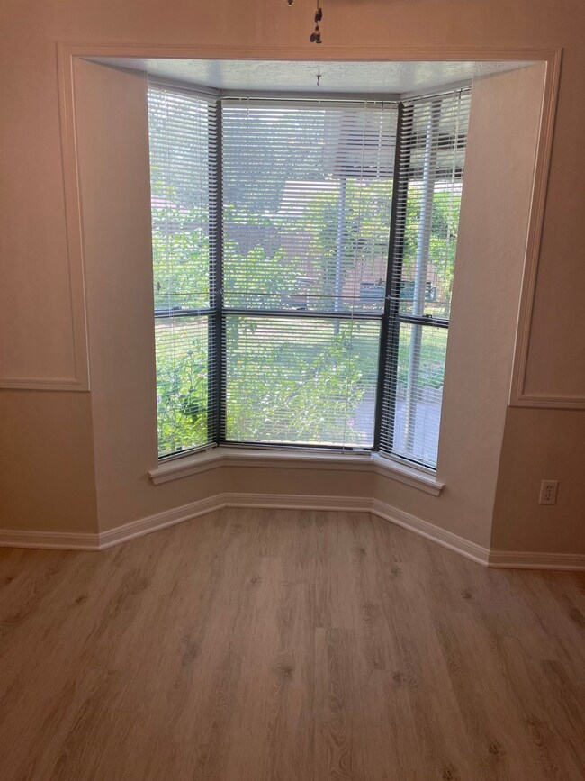 7331 Woodland Dr W, Houston, TX 77040 - photo 6