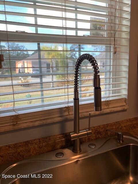 565 Justine - kitchen pics