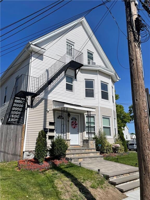 30 Tweed St unit 2, Pawtucket, RI 02861 - photo 2