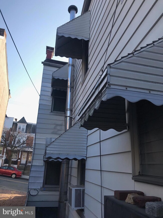 1249 Buttonwood St, Reading, PA 19604 - photo 3