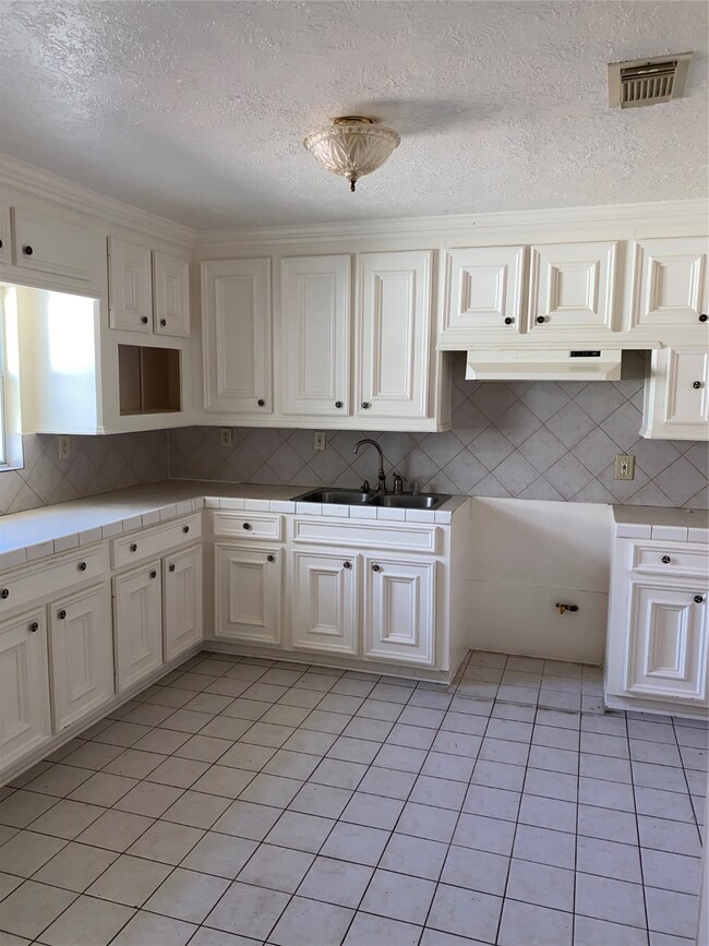 11730 Vickery St, Houston, TX 77039 - photo 7