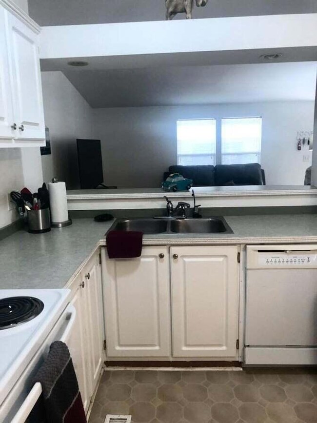 328 S Kerby Ave, Cave Junction, OR 97523 - photo 7