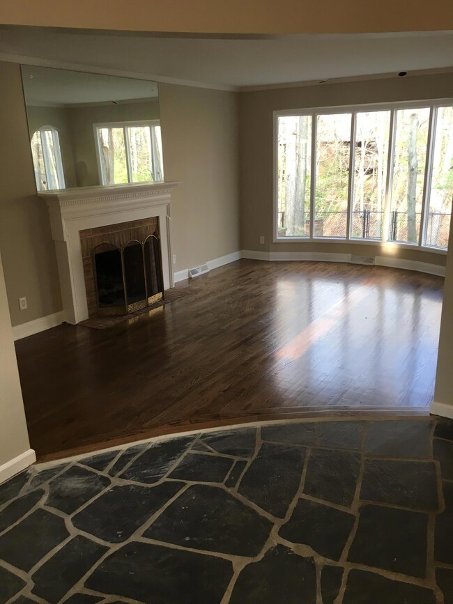 330 Naiche Ct, Columbus, OH 43213 - photo 3