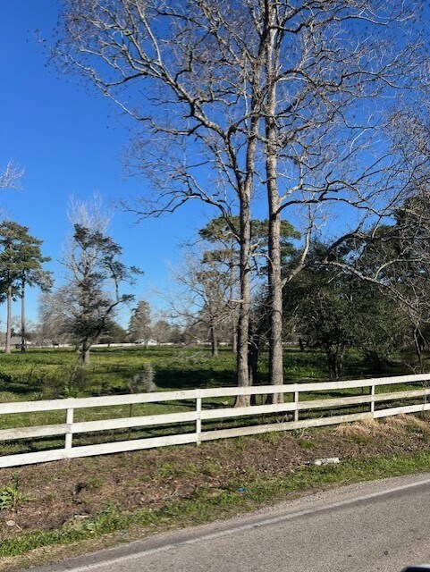 0 E Hufsmith unit 71421107, Tomball, TX 77375 - photo 3