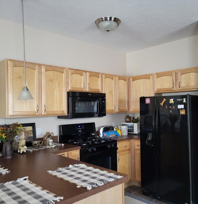 1726 Sale Rd, Columbus, OH 43224 - photo 6