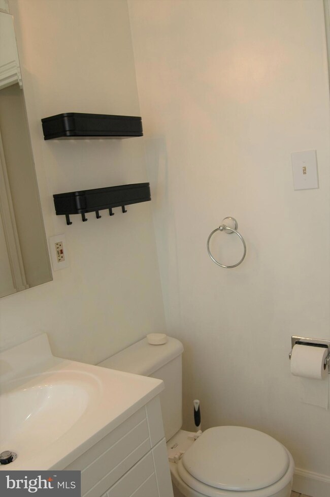 203 N Trenton St unit 1, Arlington, VA 22203 - photo 7