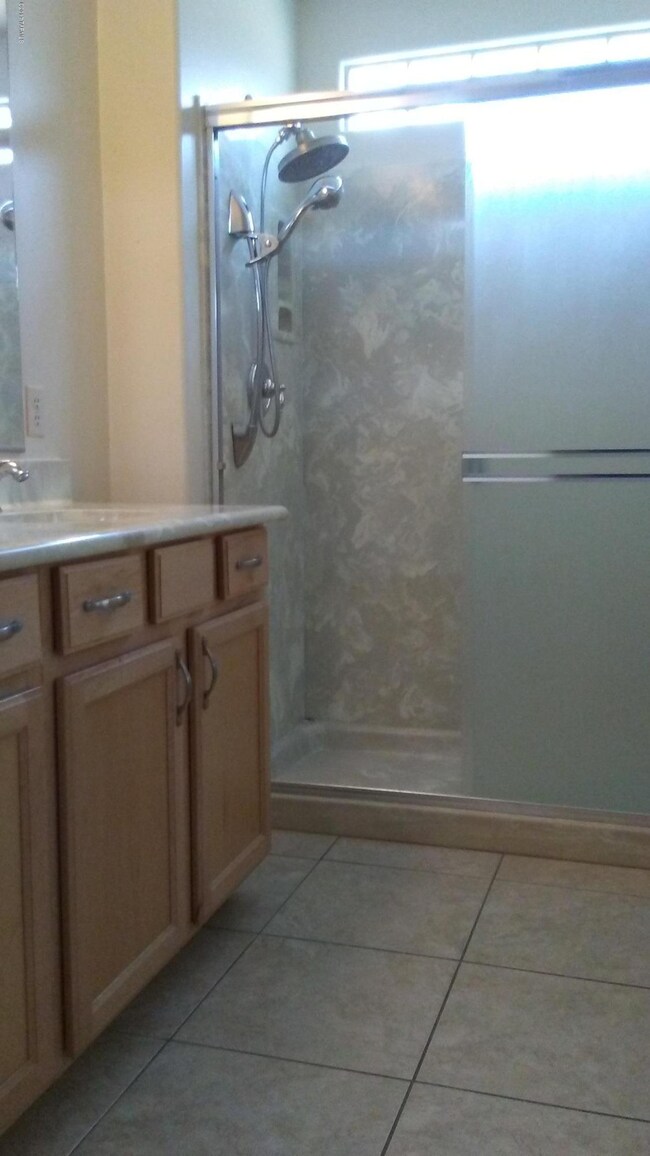 8258 N. Converse Ct-Master Bath