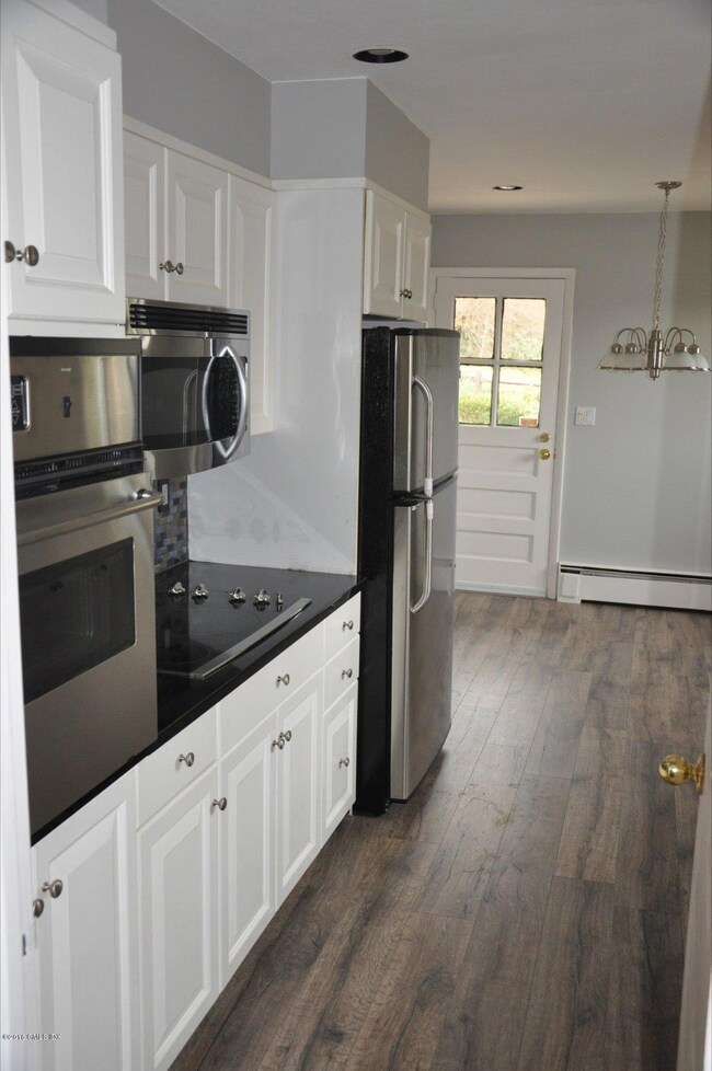 18 Walker Ct, Greenwich, CT 06831 - photo 5