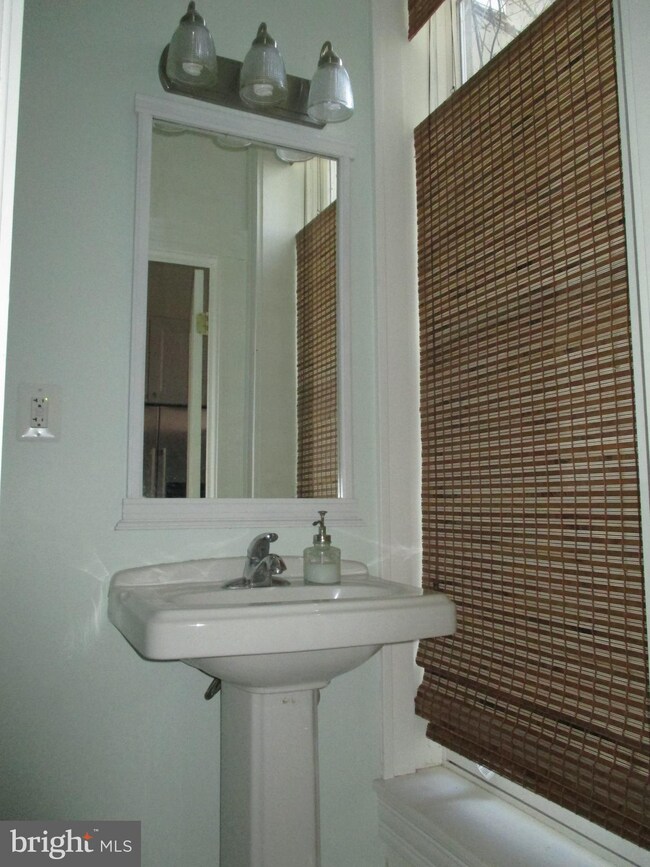 1637 N Calvert St, Baltimore, MD 21202 - photo 6