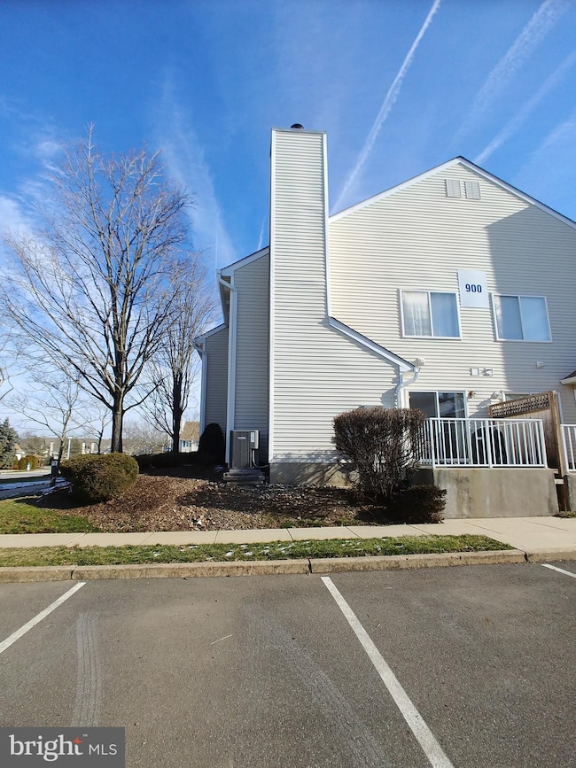 908 Barbaras Ct, North Wales, PA 19454 - photo 2