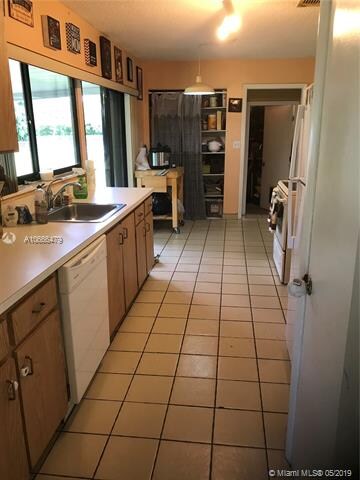 15019 SW 67th Ln, Miami, FL 33193 - photo 4