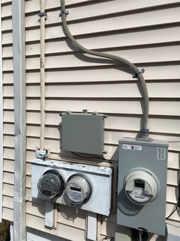 101 Coyle Ave, Pawtucket, RI 02861 - photo 6