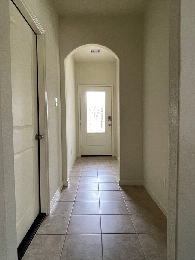 22618 Hollow Amber Dr, Hockley, TX 77447 - photo 4