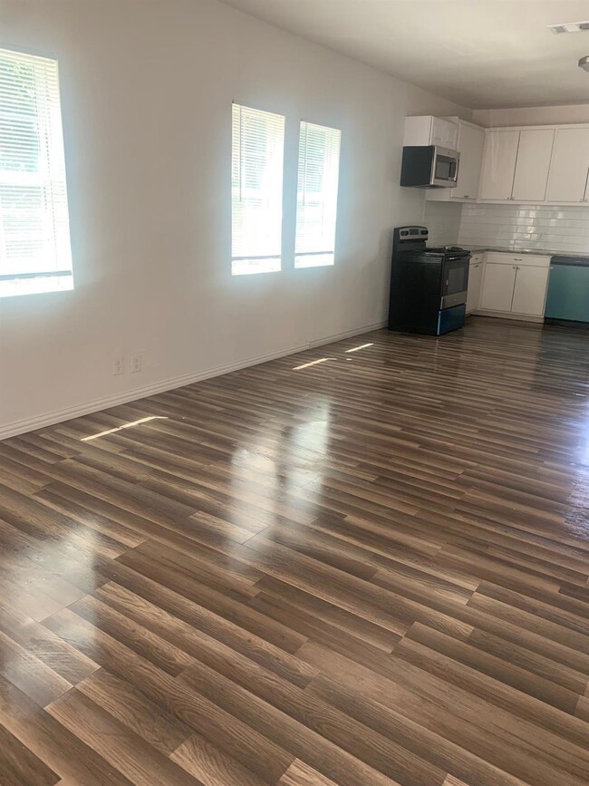 507 S Scullin Ave, Denison, TX 75020 - photo 3