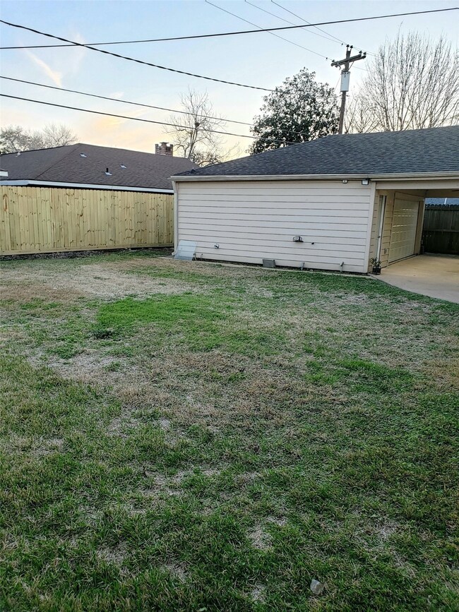 8206 Gulf Tree Ln, Houston, TX 77075 - photo 7