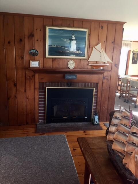 Gas fireplace