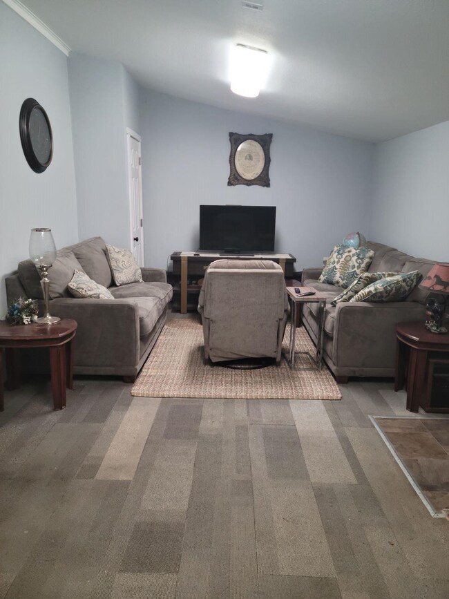 812 E 6th Ave, Hutchinson, KS 67501 - photo 5