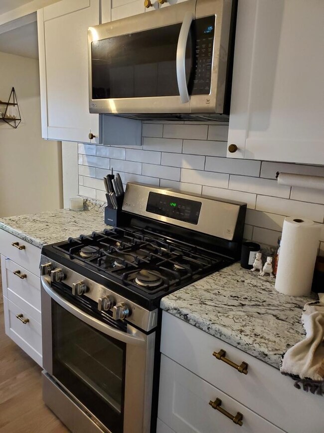 2425 Beverly Dr, Redding, CA 96002 - photo 5