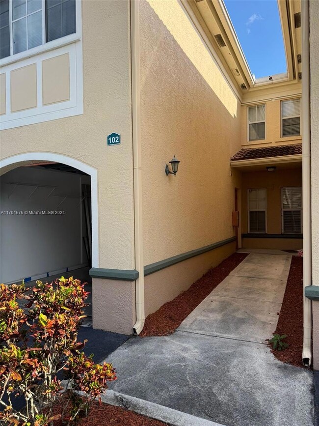 2469 Centergate Dr unit 102, Miramar, FL 33025 - photo 3