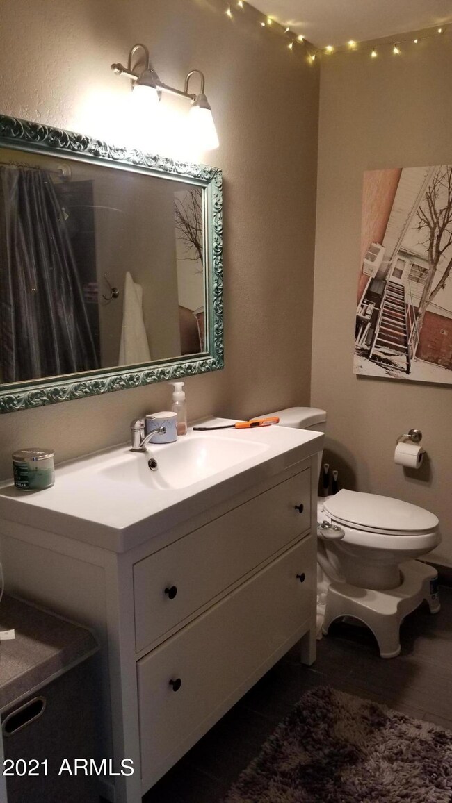 Upsdtairs Bath