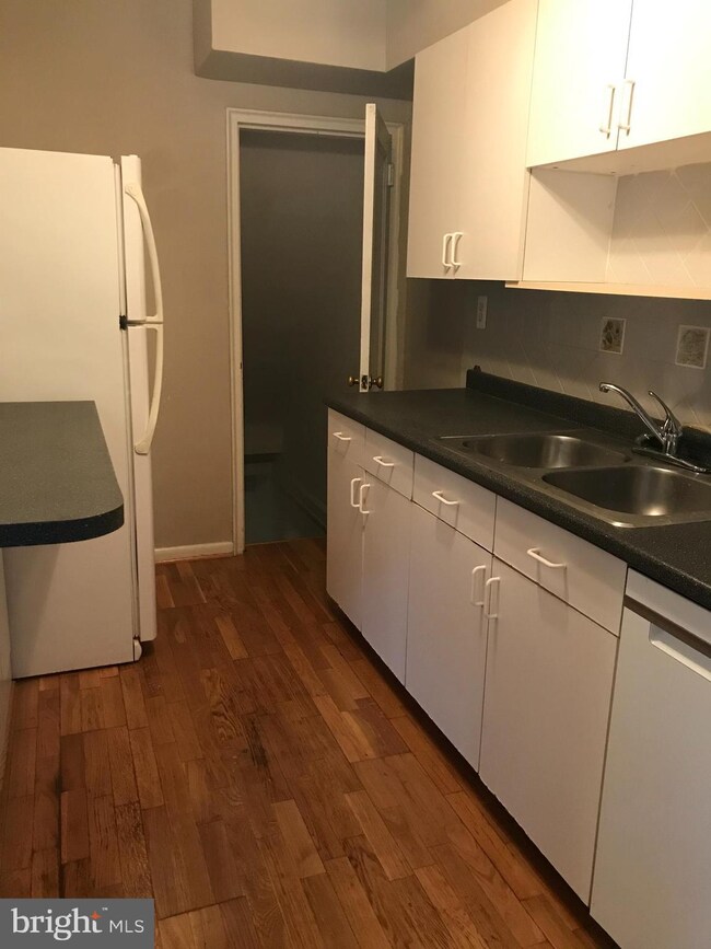 430 Westshire Dr, Catonsville, MD 21228 - photo 2