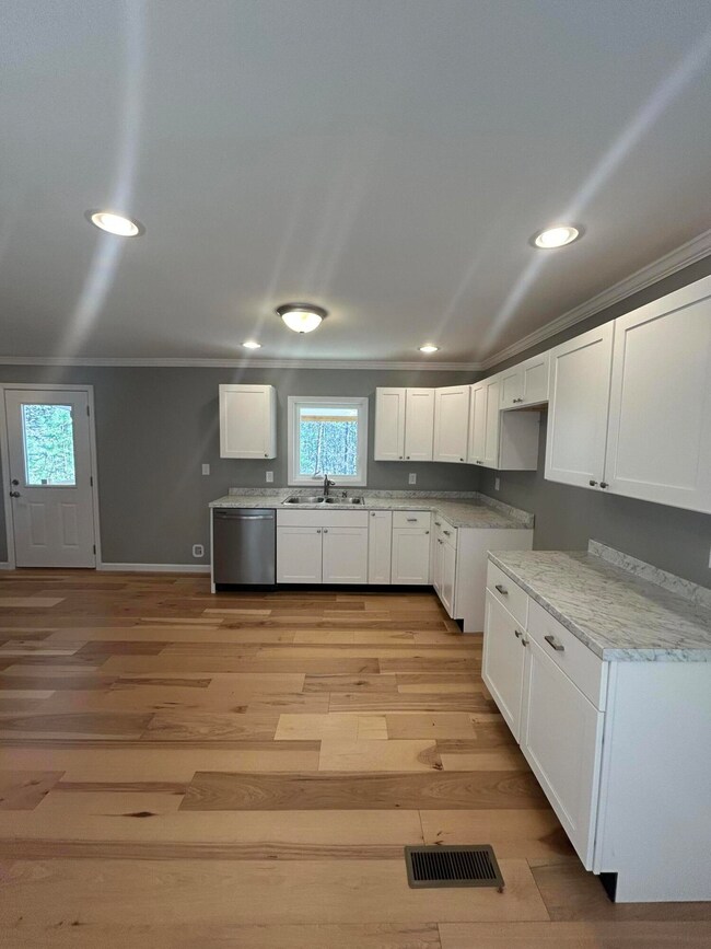 1068 Cordell Ave, Lafayette, GA 30728 - photo 7