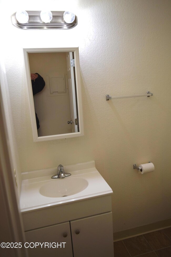 1411 Carolyn Cir unit C, Anchorage, AK 99504 - photo 6