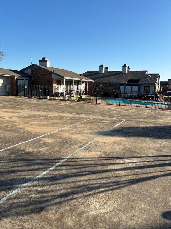 618 Bellaire Dr unit B, Hurst, TX 76053 - photo 5