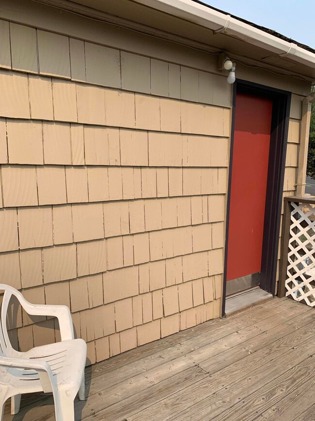 1826 Oregon Ave, Klamath Falls, OR 97601 - photo 7