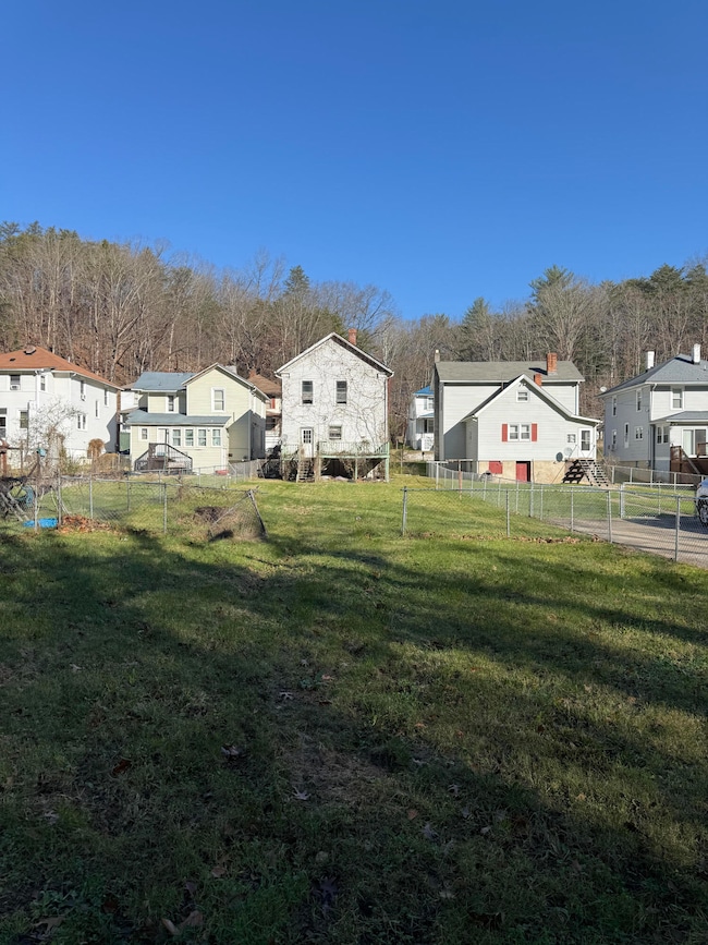 605 Roxbury St, Clifton Forge, VA 24422 - photo 3