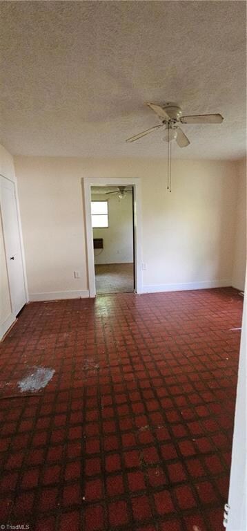 619 Thomas St, Reidsville, NC 27320 - photo 7