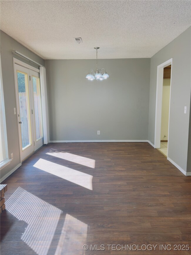 4909 S Gum Ave, Broken Arrow, OK 74011 - photo 5