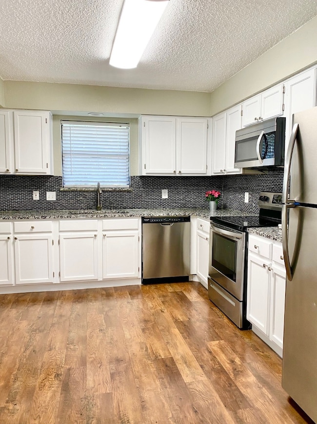 2610 Isbella Dr, Grand Prairie, TX 75052 - photo 4