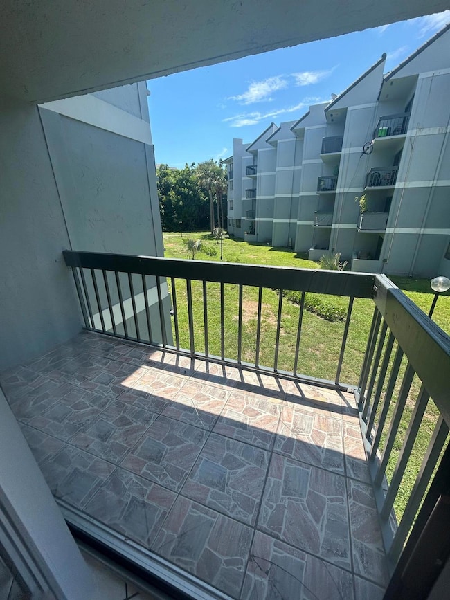 Presidential Golfview unit 2110, West Palm Beach, FL 33401 - photo 4