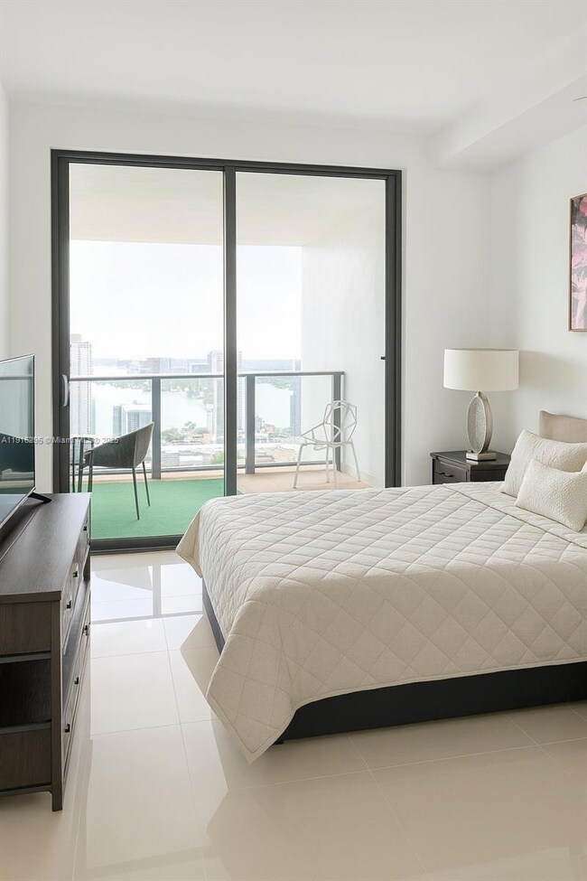 CANVAS unit 3705, Miami, FL 33132 - photo 7