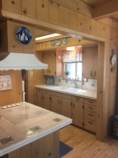 7 - 9725 Kitchen